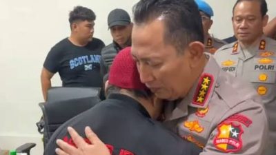 Kapolri Turun Langsung, Temui dan Peluk Ayah Ojol Tewas Ditabrak Rantis
